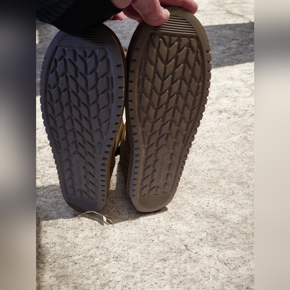 Koolaburra Chestnut Koola Short Suede Winter Boots - Picture 3 of 3